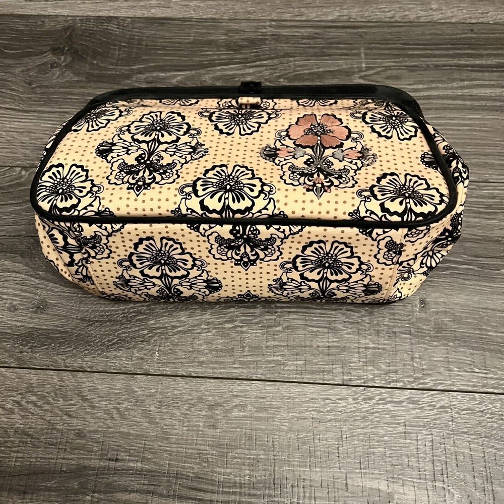 Petunia Pickle Bottom Baby Diaper Bag Pink Parisian Pansy Cross Town Clutch - Picture 7 of 16